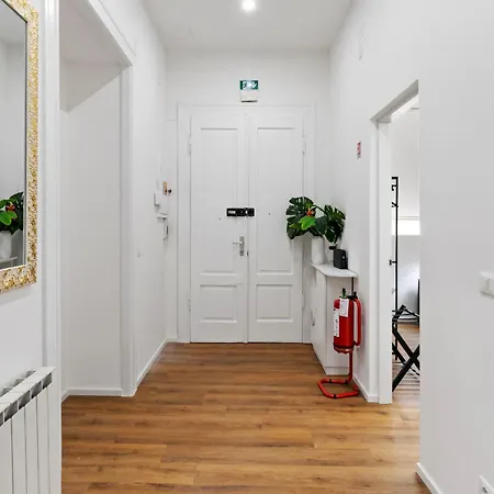 New! Da Tiffany 115Mq Apt Con Garage Box - 8Pp * Trieszt