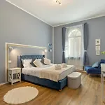 New! Da Tiffany 115mq Con Garage Box Gratuito Per 8 Persone 的里雅斯特