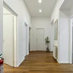 New! Da Tiffany 115mq Con Garage Box Gratuito Per 8 Persone 的里雅斯特