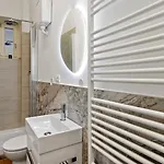 公寓 New! Da Tiffany 115mq Con Garage Box Gratuito Per 8 Persone 的里雅斯特