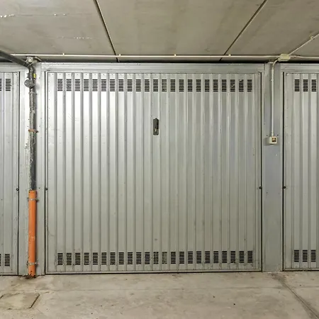 Tiffany - Netflix Per 8pp Con Garage Box *